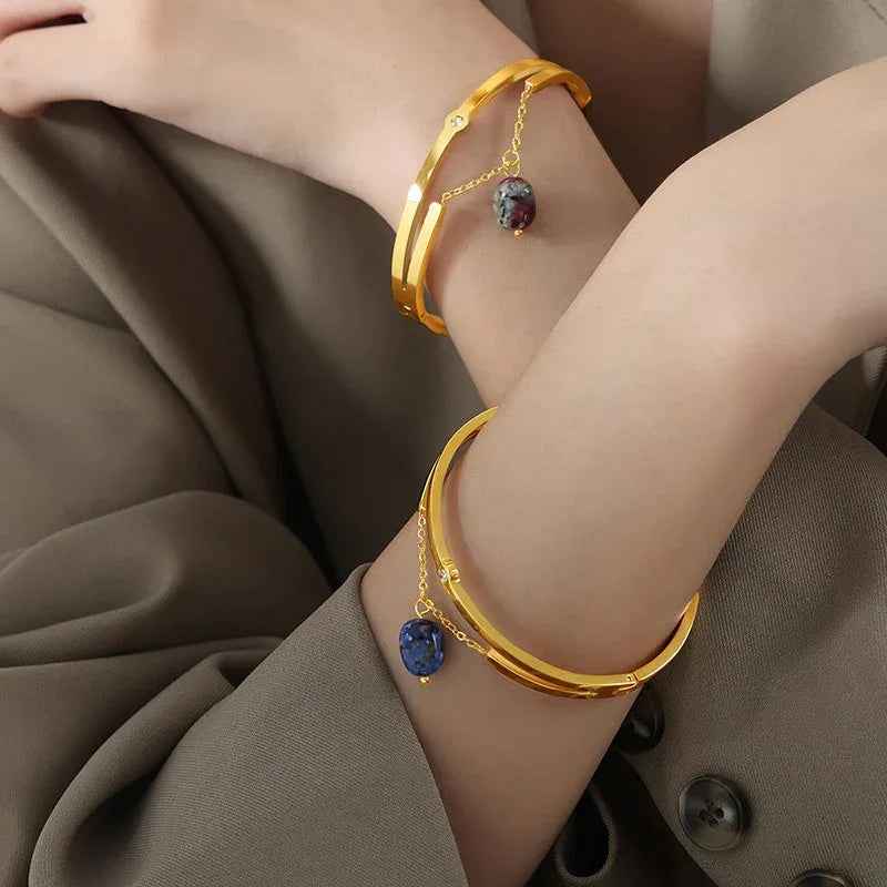 Lunaria Gem Bracelet - Elegant 18K Gold V-Link Chain with Pendant