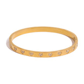 Eternal Romance – 18K Gold Heart-Shaped Diamond Luxury Bracelet