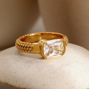 Radiant Grace β 18K Gold Exquisite Dazzling Gemstone Ring