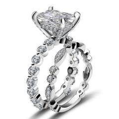 Eternal Brilliance – Diamond-Studded Luxury Ring