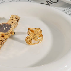 18K gold geometric ring with modern thread design