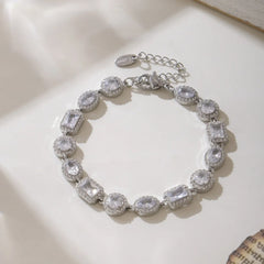 Geometric bracelet for women in 18K gold with sparkling zircon