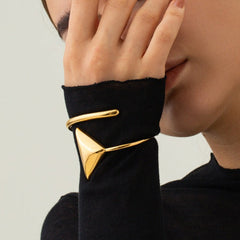 Golden Axis – 18K Gold Triangle Coil Design High-End Bracelet
