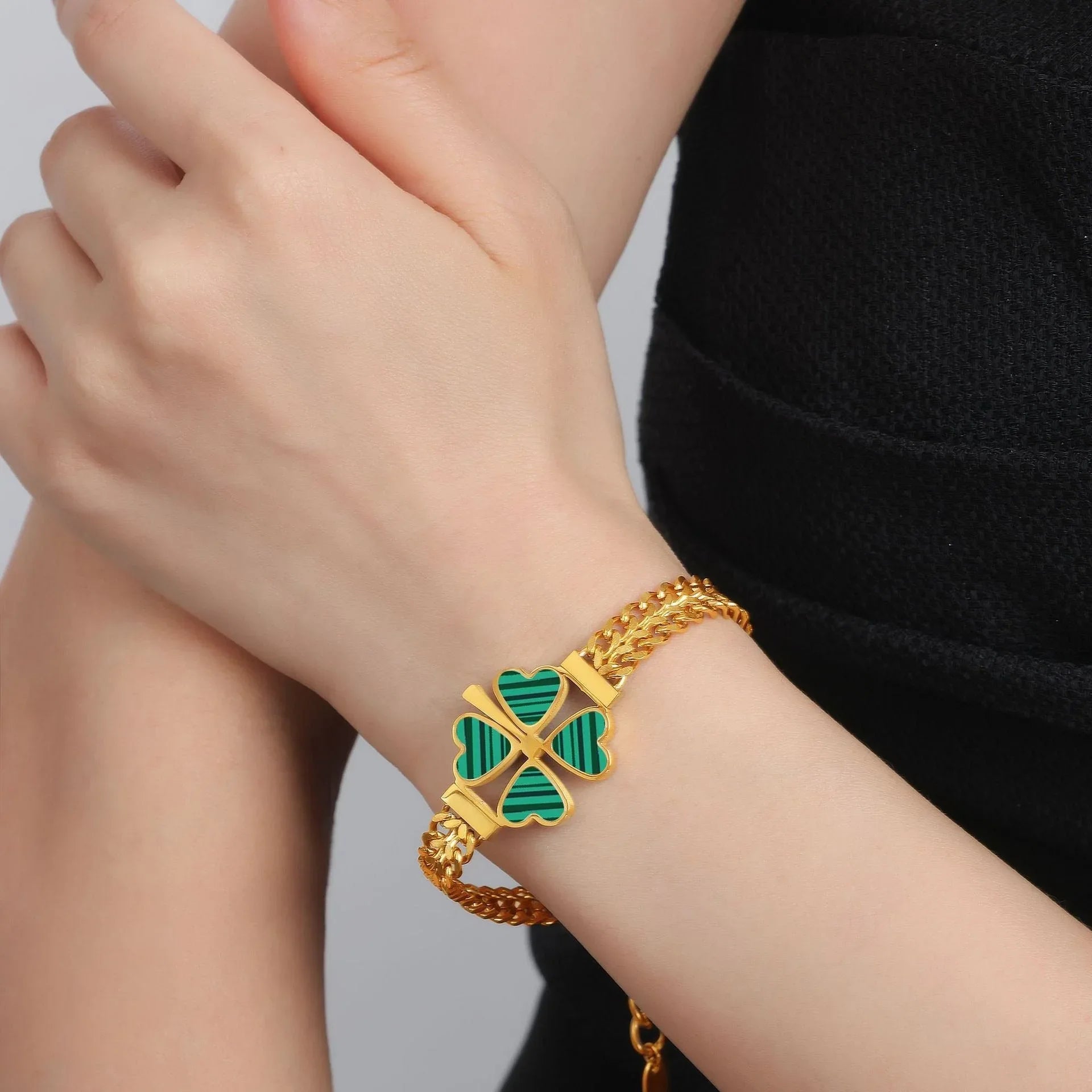 Lucky Bloom – 18K Gold Four-Leaf Clover Gemstone Bracelet