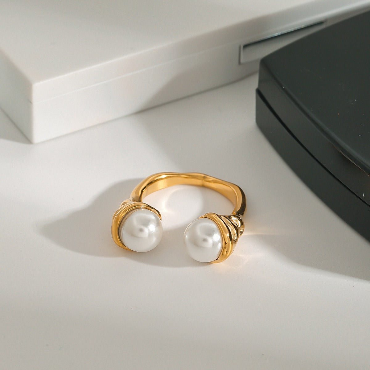 18K gold open pearl ring with modern minimalist design