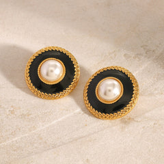 Luna Frame – 18K Gold Textured Pearl Round Earrings