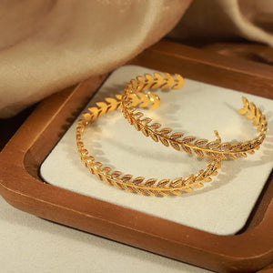 Golden Harvest β 18K Gold Wheat Ear C-Shape Open Bracelet