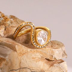 Structured Radiance – 18K Gold Geometric Gemstone Ring