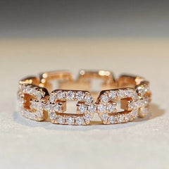 Gilded Links – 18K Gold Exquisite Chain-Shaped Diamond-Studded Ring