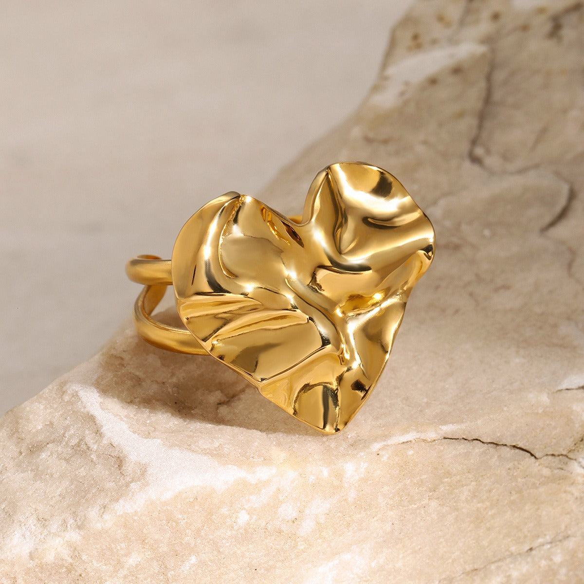 18K Gold Luna Hammered Heart Ring for Women - Argesteel