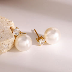 Golden Grace – 18K Gold Earrings with Inlaid Pearl Elegance