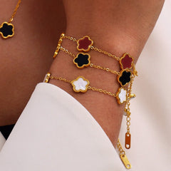 Blooming Elegance – 18K Gold Flower Gemstone Bracelet