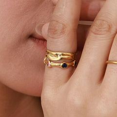 Romantic gemstone heart ring in 18K gold adjustable style