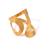 Edge Thread – 18K Gold Statement Ring with Special Shape and Texture