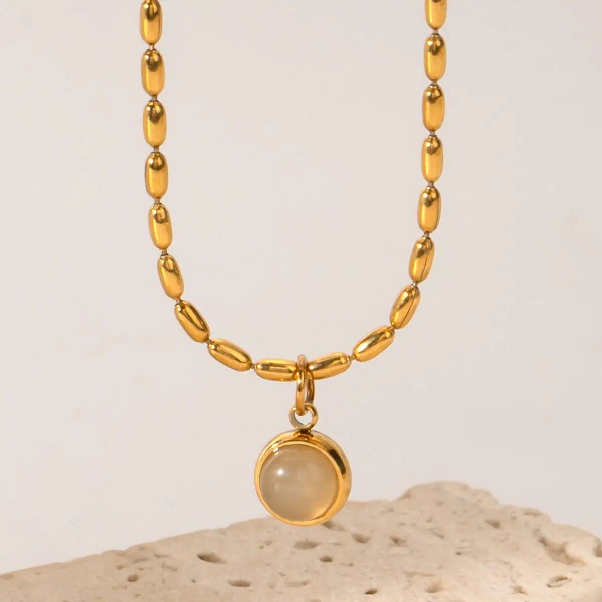 Retro-Inspired 18K Gold Gemstone Pendant Necklace