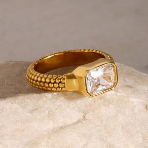 Radiant Grace β 18K Gold Exquisite Dazzling Gemstone Ring