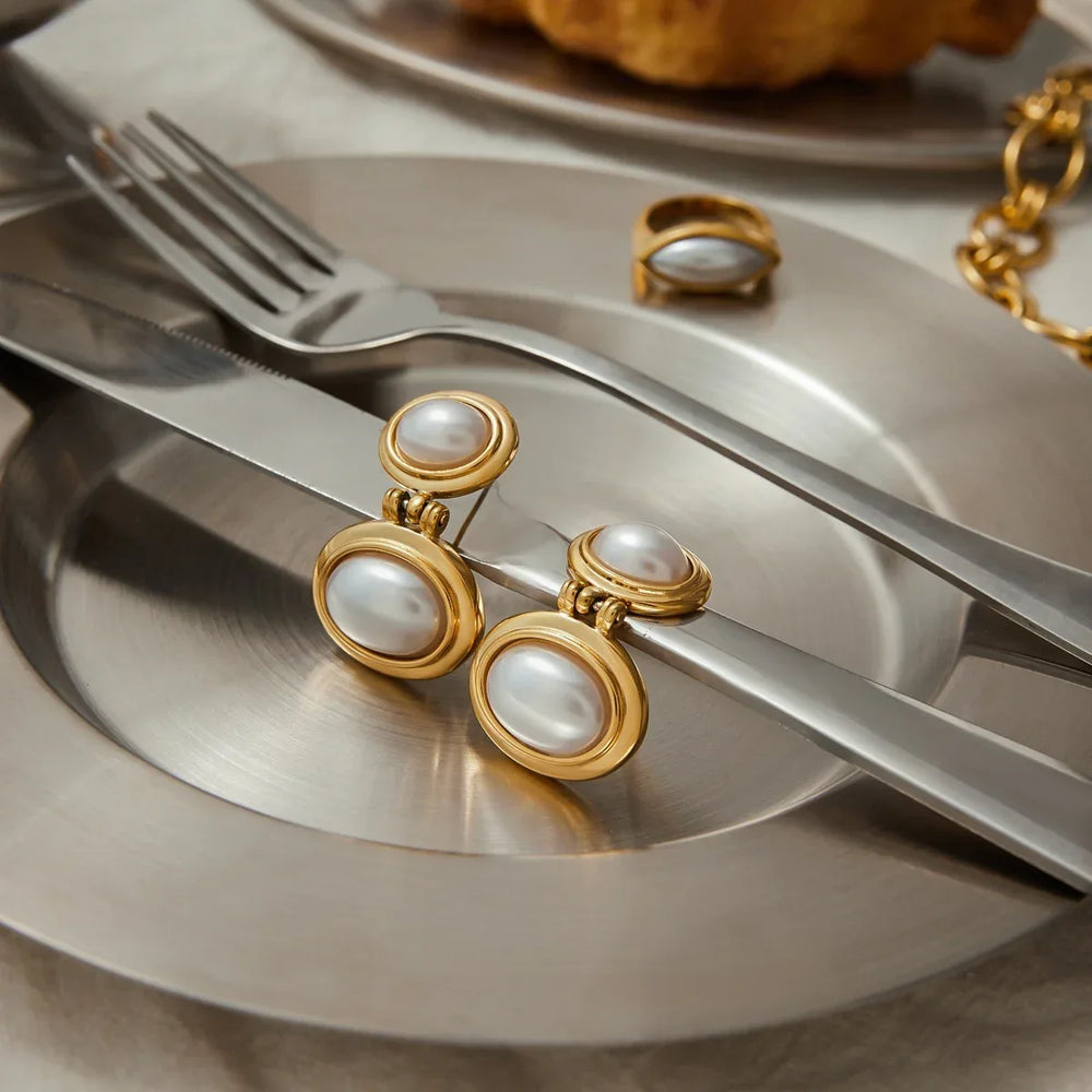 18K gold oval pearl earrings with elegant design