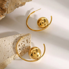 Orb Curve – 18K Gold C-Shaped Earrings with Ball Design