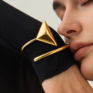 Golden Axis β 18K Gold Triangle Coil Design High-End Bracelet