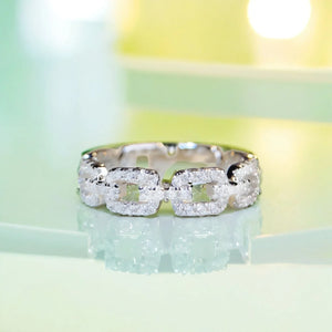 Gilded Links β 18K Gold Exquisite Chain-Shaped Diamond-Studded Ring