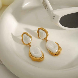 Irregular Pearl Earrings – Light Luxury 18K Gold Artistic Elegance