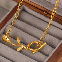 Bloom Rose 18K Gold Hollow Pendant Necklace – Light Luxury Design Necklaces