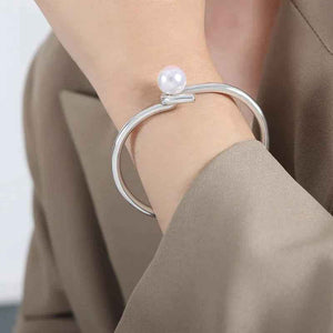 Tied Grace β 18K Gold Pearl Bracelet Twisted Pearl Inlaid Open Style