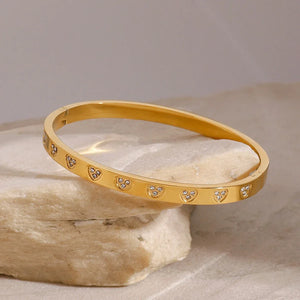 Eternal Romance β 18K Gold Heart-Shaped Diamond Luxury Bracelet