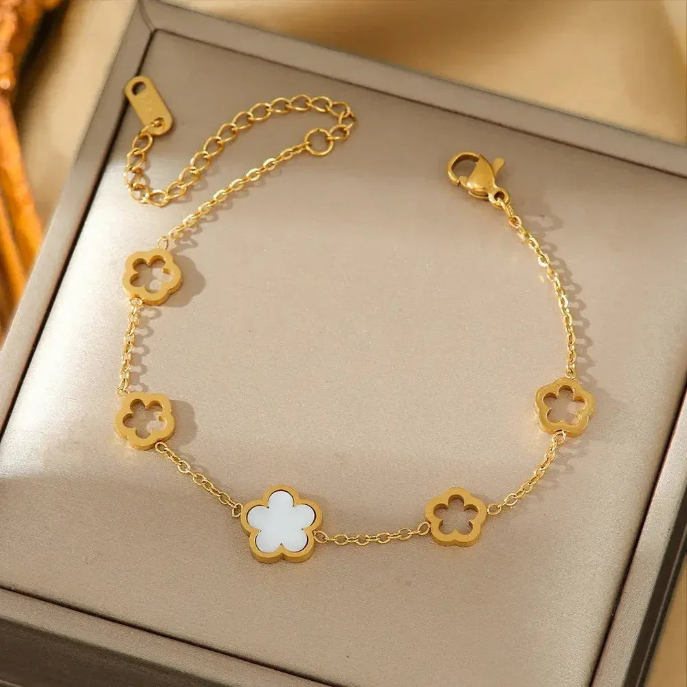 BlossomAura 18K Gold Floral Bracelet - Elegant Hollow Design - Argesteel