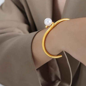 Tied Grace β 18K Gold Pearl Bracelet Twisted Pearl Inlaid Open Style