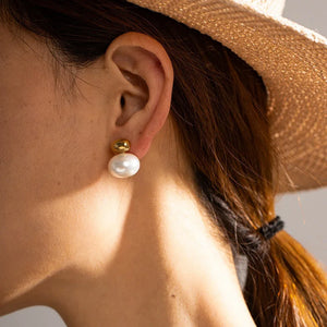 Modern Muse β 18K Gold Geometric Earrings with Inlaid Pearl