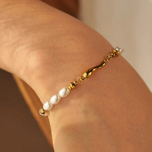 Vintage Drizzle β 18K Gold Retro Water Drop and Pearl Design Bracelet