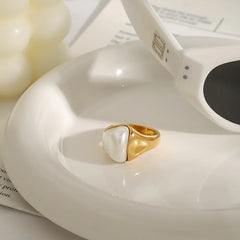 18K gold irregular pearl ring with asymmetrical design