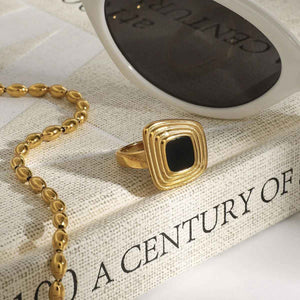 Geometric Texture Ring in 18K Gold - Classic Trapezoid Fashion Design