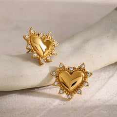 Heartspark – 18K Gold Heart-Shaped Diamond Statement Earrings