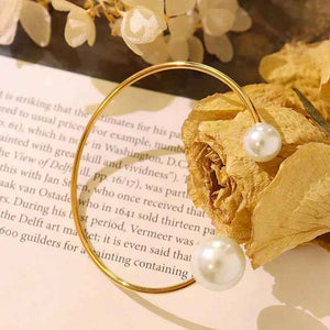 Perla Curve Bracelet - Minimalist 18K Gold Open Bangle with Dual Pearl Accent