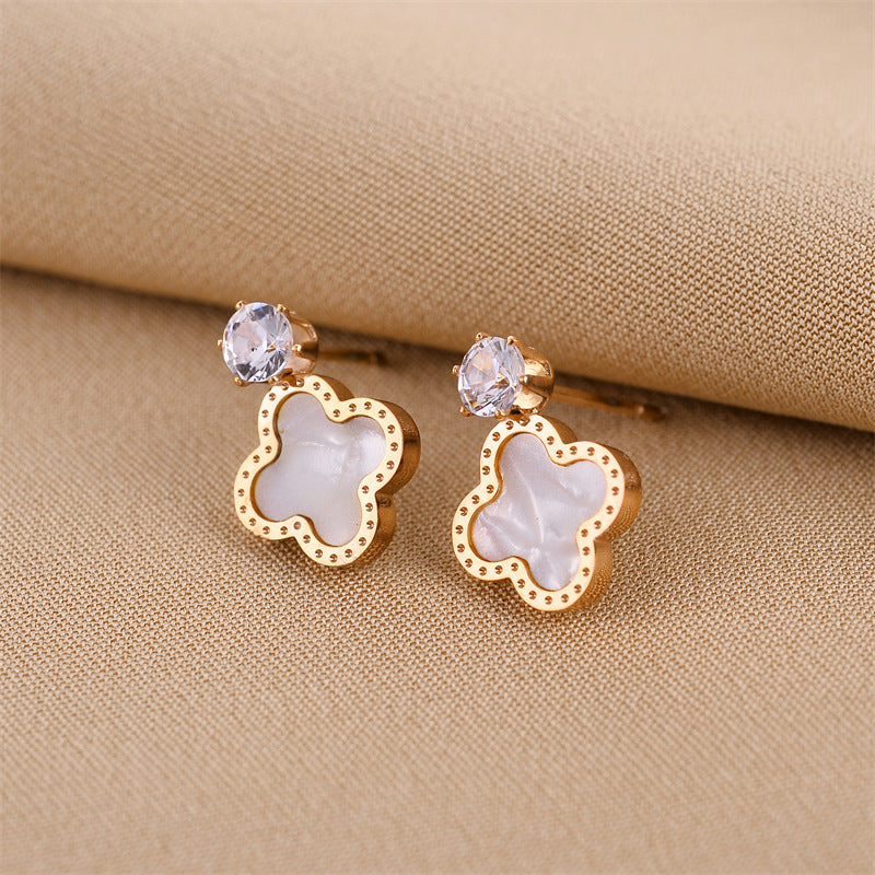 Exquisite Shine – 18K Gold Four-Leaf Clover Earrings