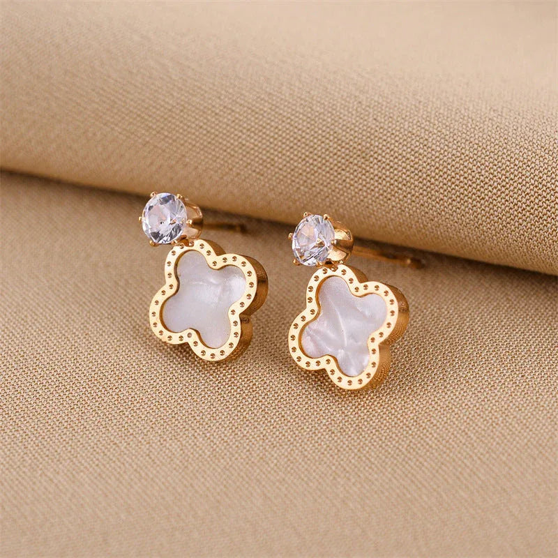 Exquisite Shine – 18K Gold Four-Leaf Clover Earrings