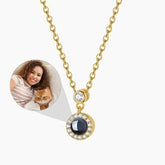 Lumière Memory – Round Diamond Projection Necklace