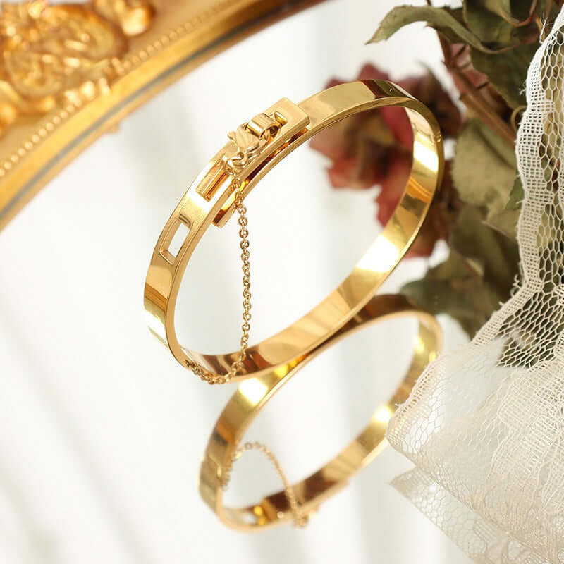 18K gold square hollow with tassel chain design exquisite unique bracelet Bracelets