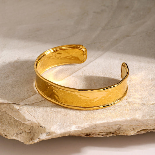 Wide Surface Hammer Pattern Bracelet for Women - Argesteel