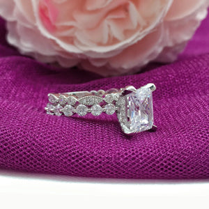 Eternal Brilliance – Diamond-Studded Luxury Ring