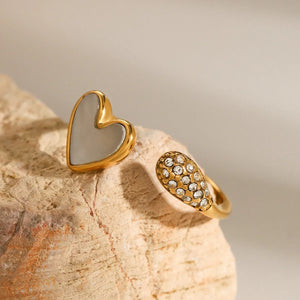 Romantic Gleam – 18K Gold Heart-Shaped Inlaid Gemstone Ring