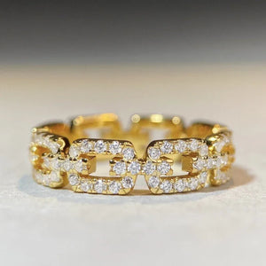 Gilded Links β 18K Gold Exquisite Chain-Shaped Diamond-Studded Ring