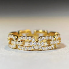 Gilded Links – 18K Gold Exquisite Chain-Shaped Diamond-Studded Ring