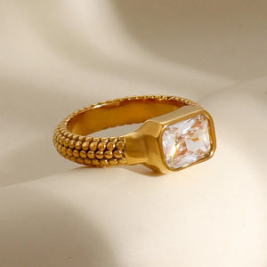 Radiant Grace β 18K Gold Exquisite Dazzling Gemstone Ring