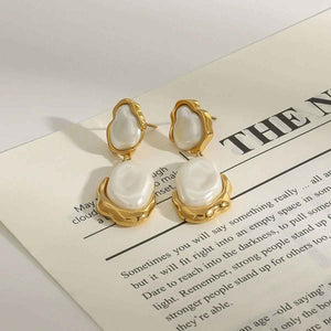 Irregular Pearl Earrings – Light Luxury 18K Gold Artistic Elegance