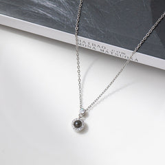 Lumière Memory – Round Diamond Projection Necklace
