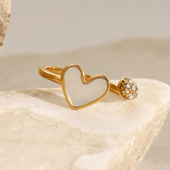 Romantic Gleam – 18K Gold Heart-Shaped Inlaid Gemstone Ring