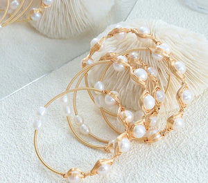 Golden Serenity β 18K Gold Light Luxury Pearl Inlaid Bracelet